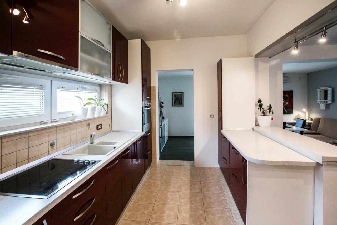 3 Bedrooms Apartman Dmt Kaštela Екстериор снимка